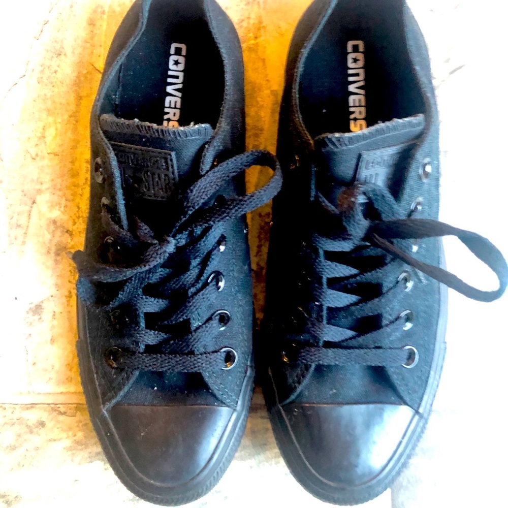 Black mono converse women’s size 8 men’s 6